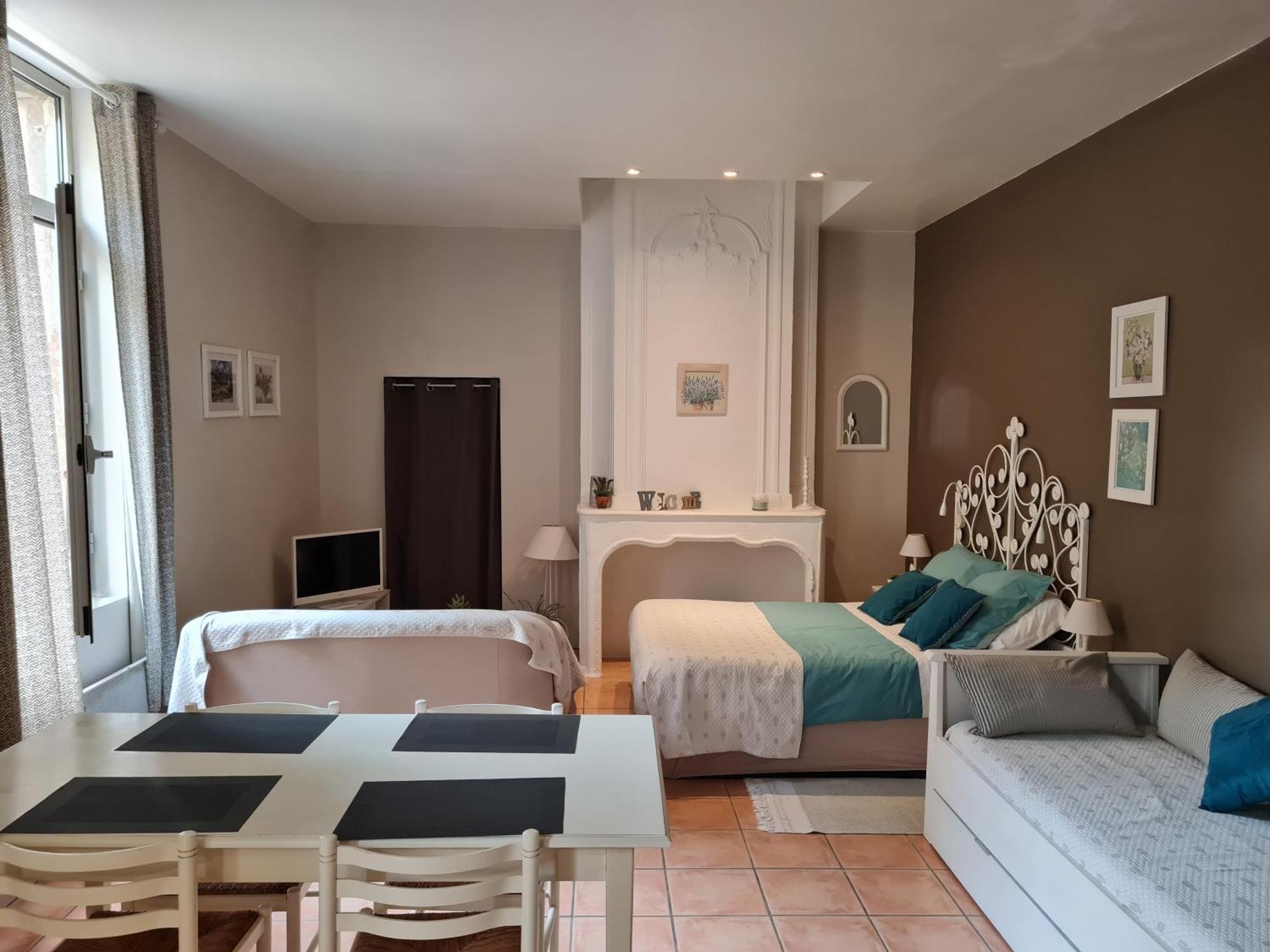 Le Prieure - Studios Jusqu'A 4 Personnes Villeneuve-les-Beziers Exterior photo